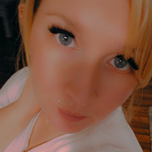 Meet your Posher, Britney - Picture 1 of 1